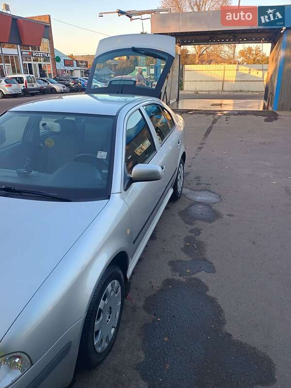Лифтбек Skoda Octavia 2001 в Чернигове