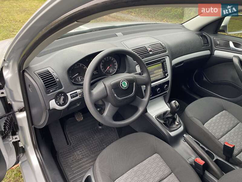 Лифтбек Skoda Octavia 2010 в Ромнах