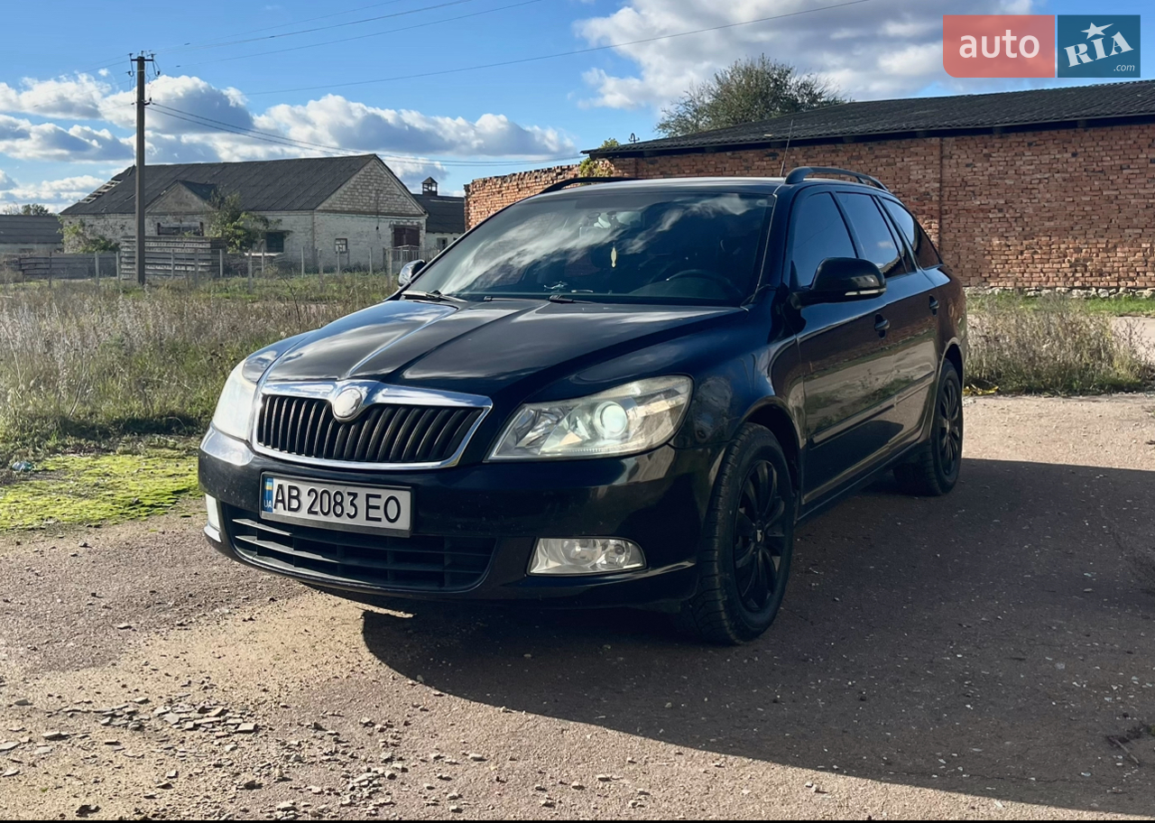 Реальному покупцеві гарний торг!!!

Продаю власний автомобіль у відмінному технічному стані, авто постійно обслуговується,
Двигун 1,6 дизель, ручна механіка. Авто економне як по трасі так і по місту. Мотор, коробка передач працюють справно, проведено заміну масла та відповідних фільтрів. Вінкод авто можете перевіряти по будь-яких базах.
До ходовки питань немає.
Встановлено новий акумулятор ( на гарантії ). 
По мотору та кузову питань немає, в рідній фарбі без жодного підкрасу. 
Готовий до любих перевірок на СТО.
Два ключа.
Деталі за телефоном-Денис