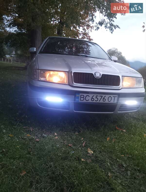 Ліфтбек Skoda Octavia 2001 в  фото Ліфтбек Skoda Octavia 2001 в