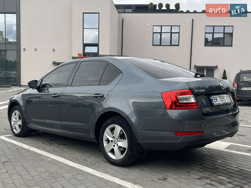 Лифтбек Skoda Octavia 2016 в Ровно