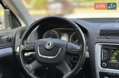 Універсал Skoda Octavia 2011 в  фото 29 Універсал Skoda Octavia 2011 в