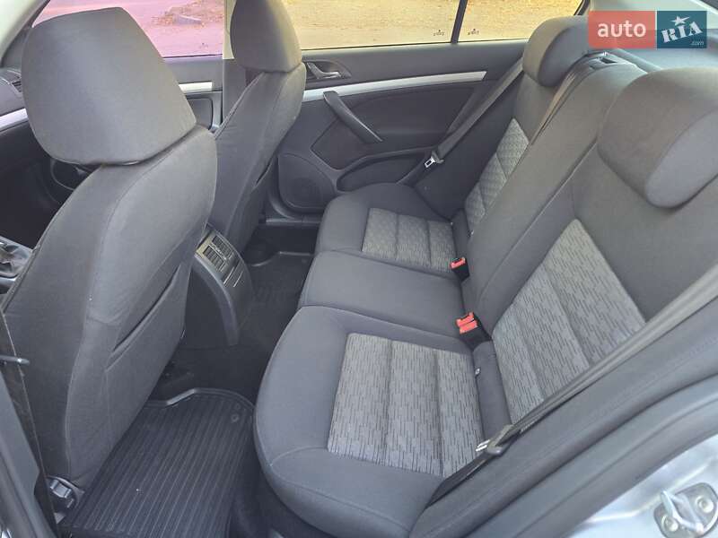 Лифтбек Skoda Octavia 2011 в Днепре фото 12 Лифтбек Skoda Octavia 2011 в Днепре