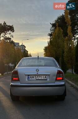 Лифтбек Skoda Octavia 2001 в 