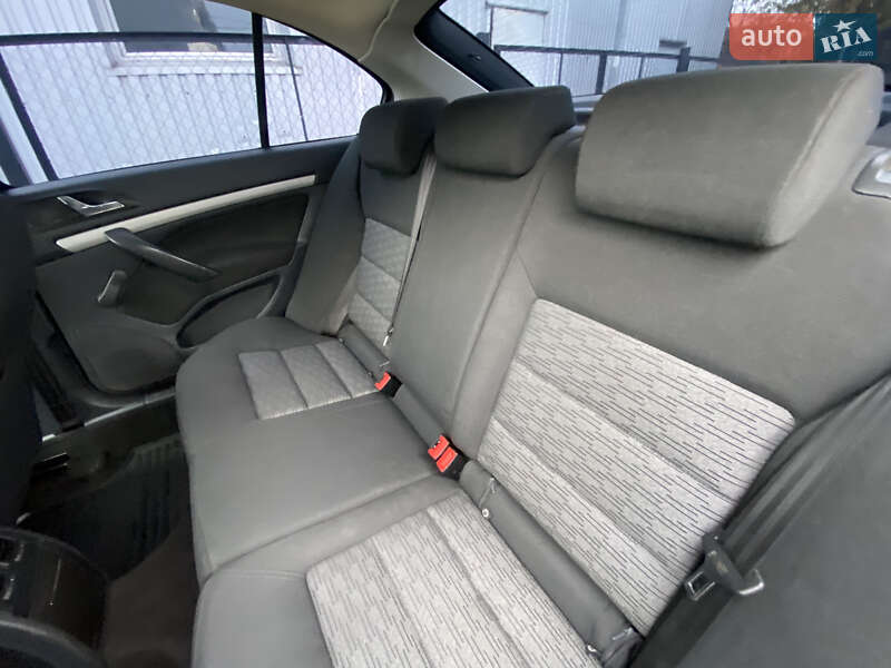 Лифтбек Skoda Octavia 2012 в Киеве фото 32 Лифтбек Skoda Octavia 2012 в Киеве
