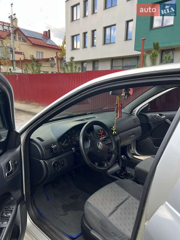 Лифтбек Skoda Octavia 2004 в Городке