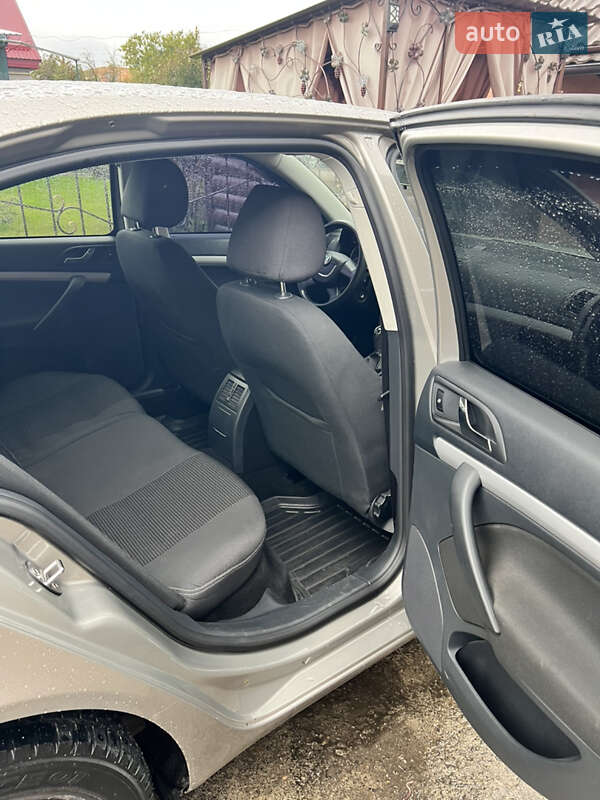 Лифтбек Skoda Octavia 2012 в Знаменке