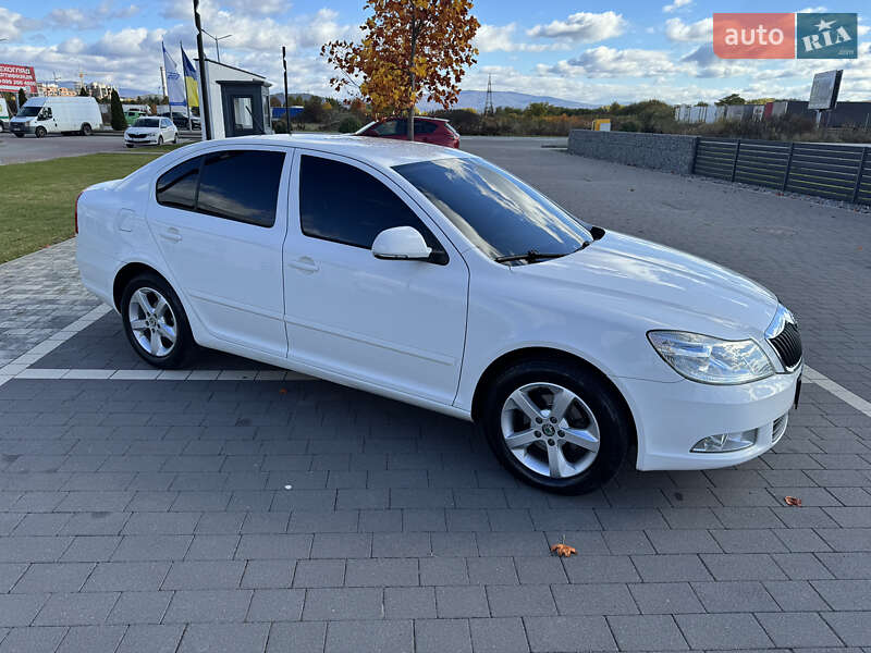 Ліфтбек Skoda Octavia 2011 в  фото Ліфтбек Skoda Octavia 2011 в