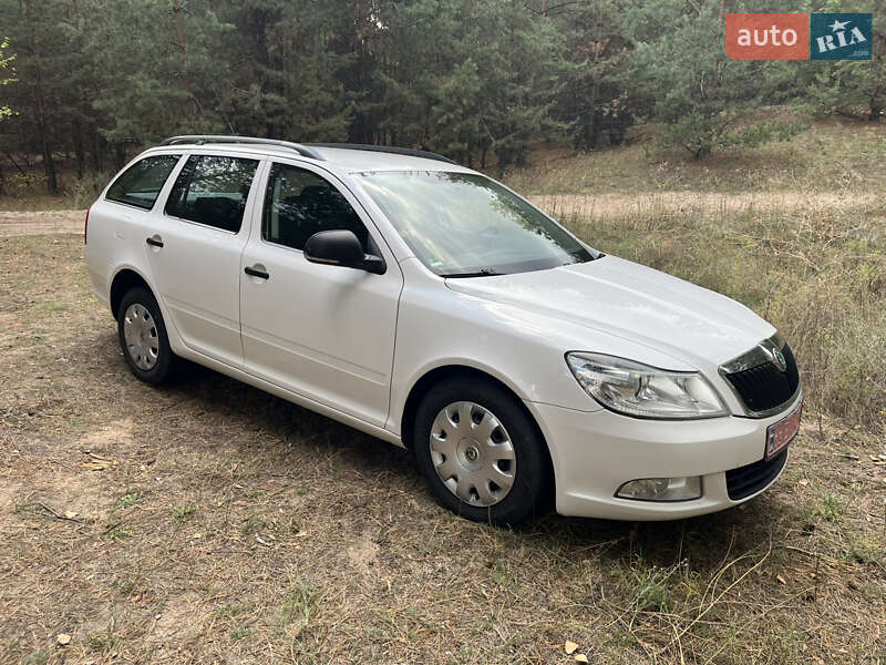 Універсал Skoda Octavia 2010 в Дніпрі