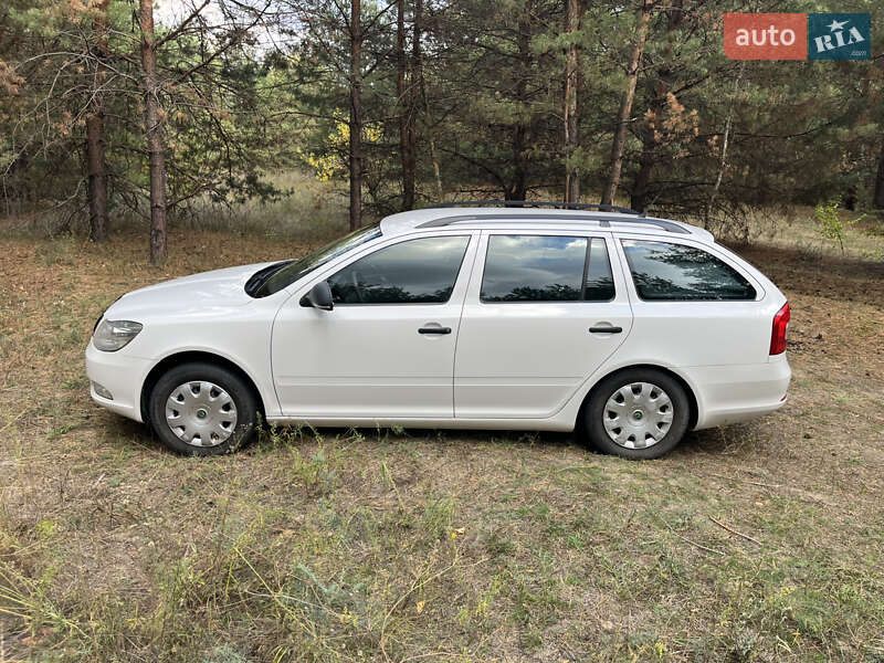 Універсал Skoda Octavia 2010 в Дніпрі