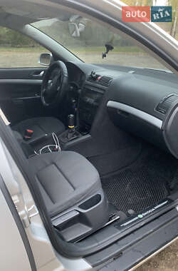 Ліфтбек Skoda Octavia 2004 в  фото 9 Ліфтбек Skoda Octavia 2004 в