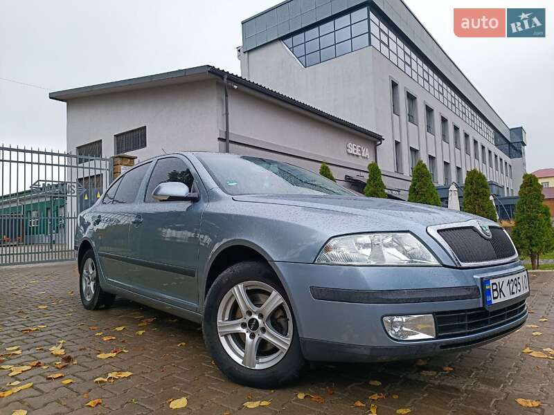 Лифтбек Skoda Octavia 2006 в  фото Лифтбек Skoda Octavia 2006 в