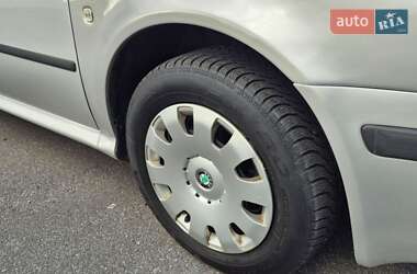 Лифтбек Skoda Octavia 2005 в  фото 4 Лифтбек Skoda Octavia 2005 в