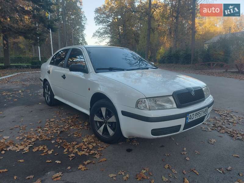 Лифтбек Skoda Octavia 2000 в 