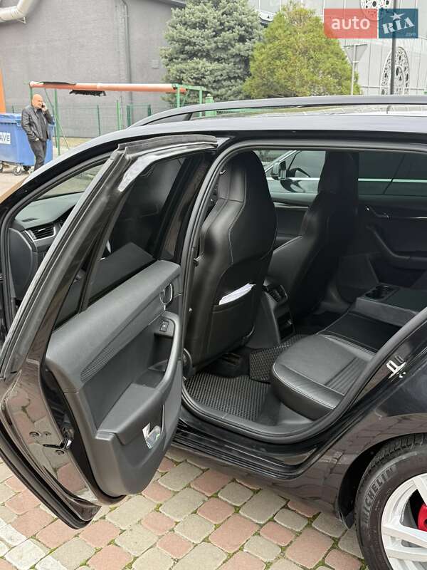 Універсал Skoda Octavia 2015 в Ужгороді