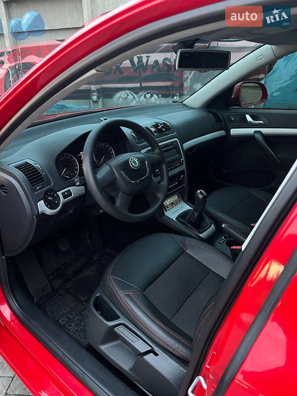 Универсал Skoda Octavia 2011 в Дрогобыче