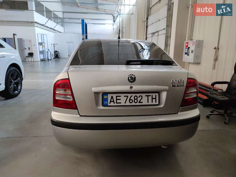 Ліфтбек Skoda Octavia 2006 в Дніпрі