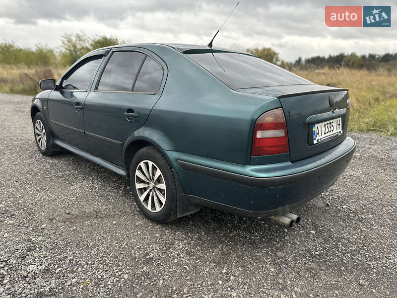 Лифтбек Skoda Octavia 1998 в Киеве