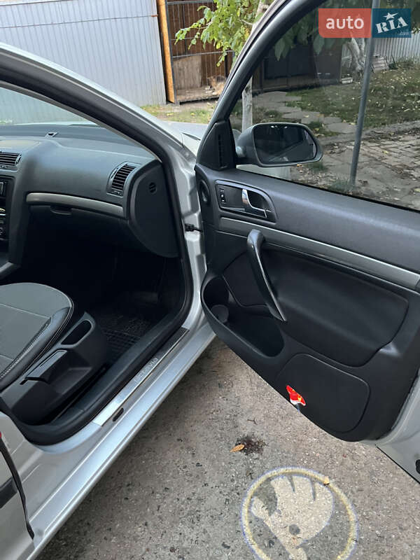 Ліфтбек Skoda Octavia 2007 в Дніпрі