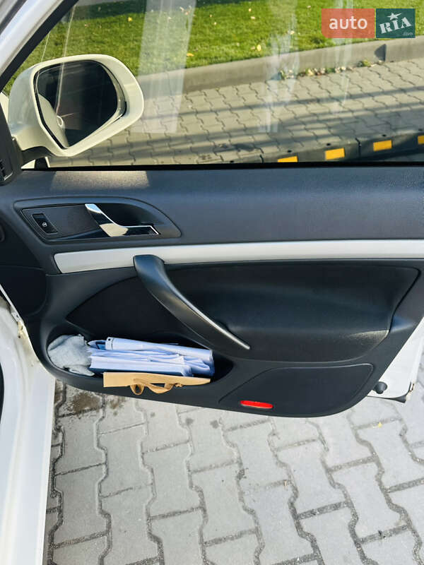 Лифтбек Skoda Octavia 2012 в Вишневом