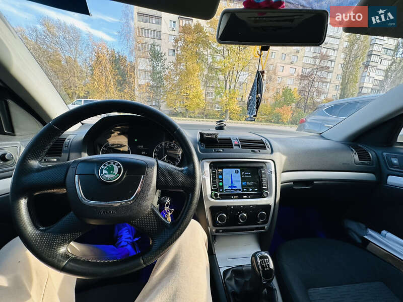 Лифтбек Skoda Octavia 2012 в Вишневом