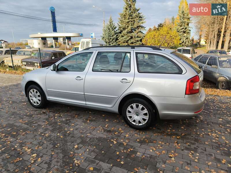 Универсал Skoda Octavia 2010 в Миргороде