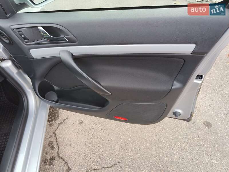 Универсал Skoda Octavia 2010 в Миргороде