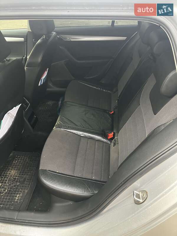 Універсал Skoda Octavia 2013 в Острозі