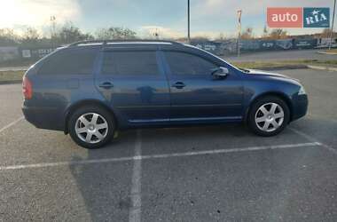 Универсал Skoda Octavia 2007 в Вишневом