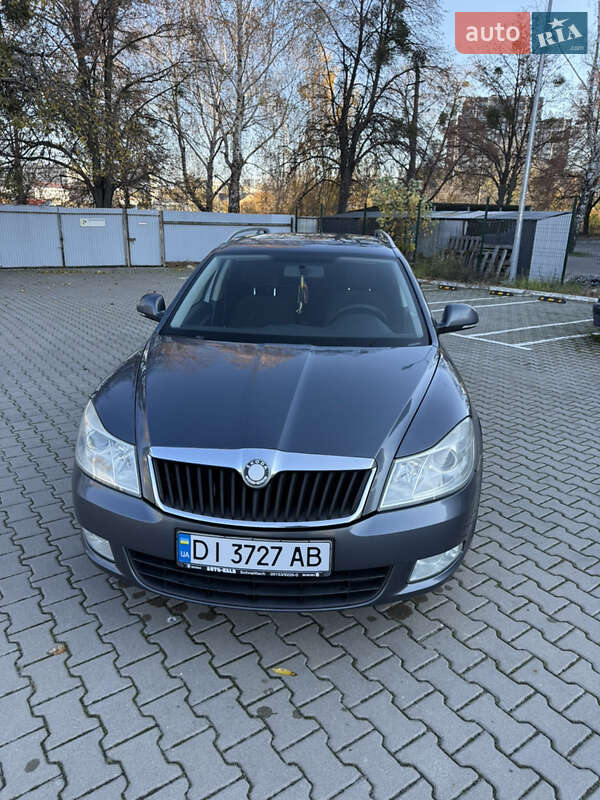 Универсал Skoda Octavia 2010 в Вишневом фото Универсал Skoda Octavia 2010 в Вишневом