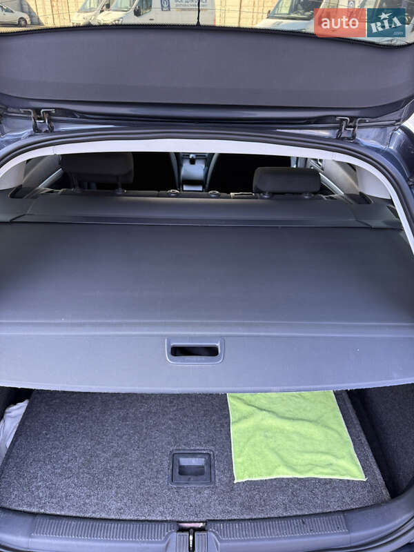 Универсал Skoda Octavia 2010 в Вишневом фото 11 Универсал Skoda Octavia 2010 в Вишневом