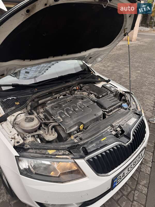 Лифтбек Skoda Octavia 2015 в Кропивницком
