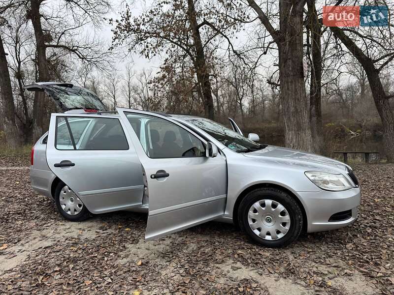 Универсал Skoda Octavia 2009 в Полтаве
