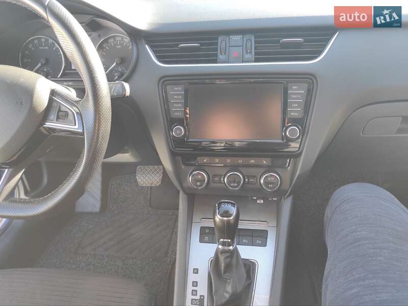 Універсал Skoda Octavia 2014 в Ужгороді