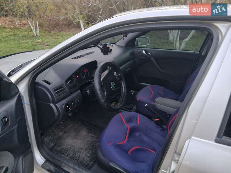 Лифтбек Skoda Octavia 2003 в Бучаче