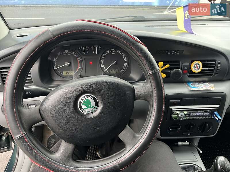 Лифтбек Skoda Octavia 2001 в Житомире