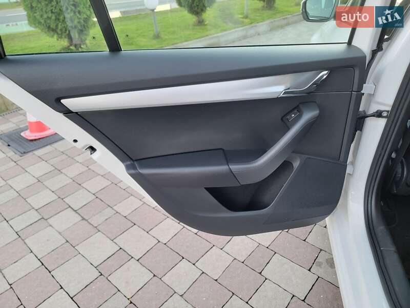 Универсал Skoda Octavia 2019 в Сарнах фото 30 Универсал Skoda Octavia 2019 в Сарнах