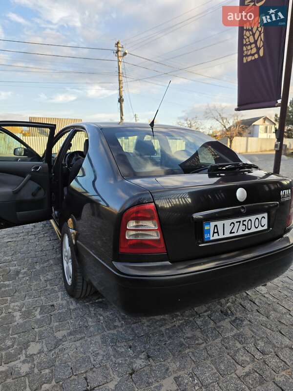 Лифтбек Skoda Octavia 2003 в Днепре