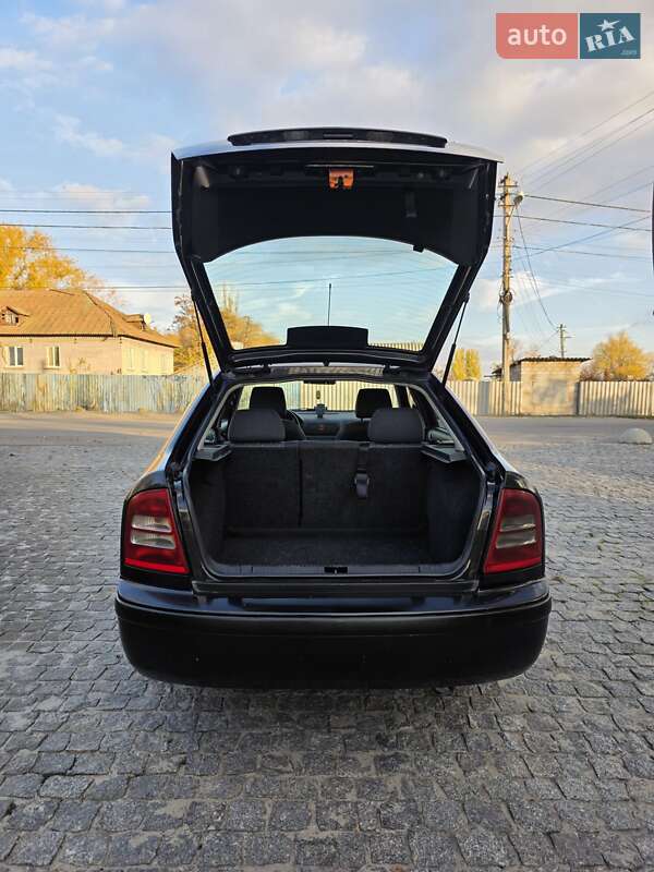Лифтбек Skoda Octavia 2003 в Днепре