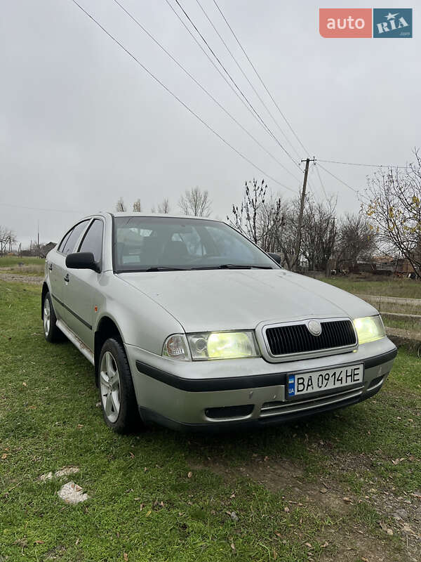 Лифтбек Skoda Octavia 2000 в Софиевке фото Лифтбек Skoda Octavia 2000 в Софиевке