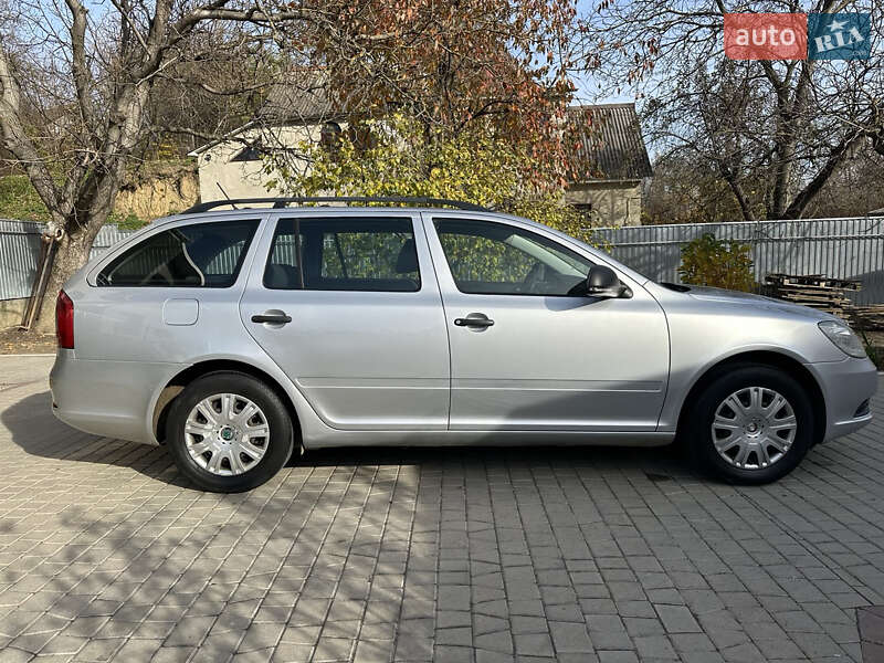 Універсал Skoda Octavia 2011 в Чернівцях
