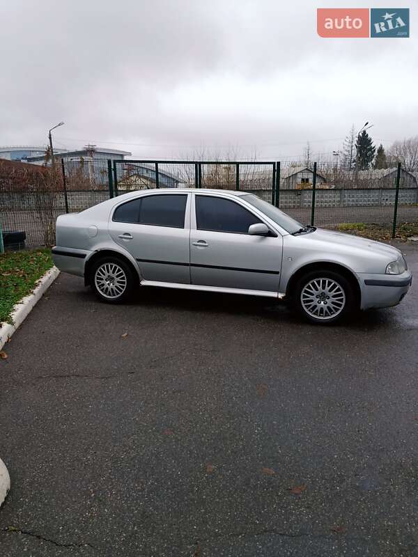 Лифтбек Skoda Octavia 2002 в Киеве