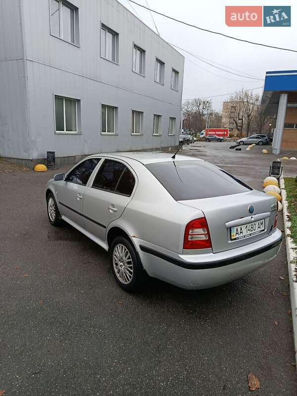 Лифтбек Skoda Octavia 2002 в Киеве