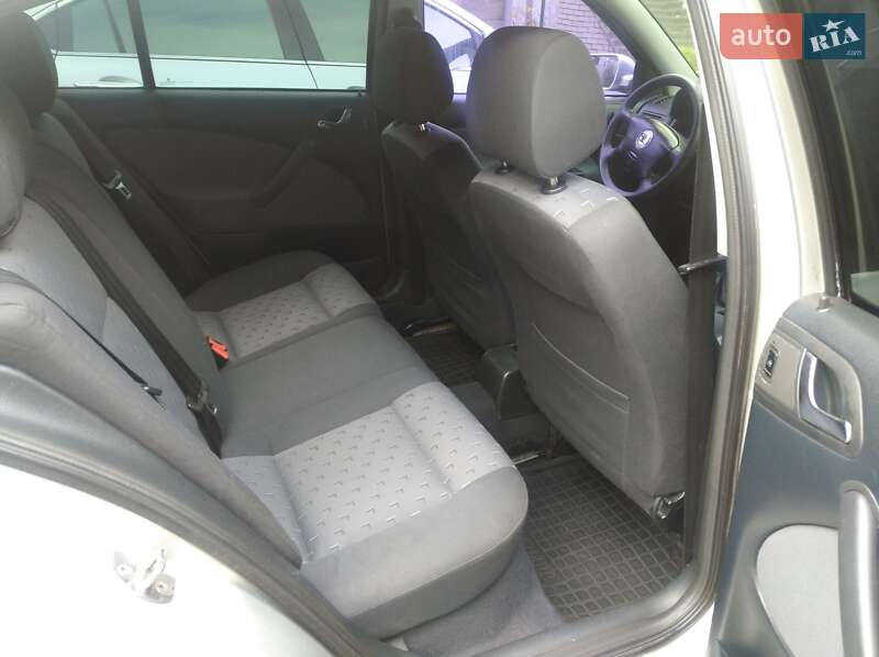 Лифтбек Skoda Octavia 2006 в Остроге фото 10 Лифтбек Skoda Octavia 2006 в Остроге