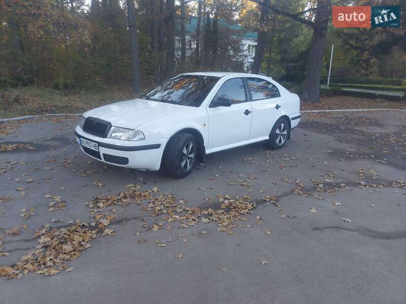 Лифтбек Skoda Octavia 2000 в Остроге