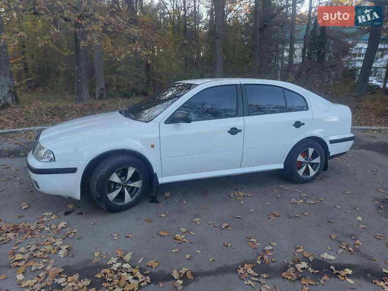 Лифтбек Skoda Octavia 2000 в Остроге