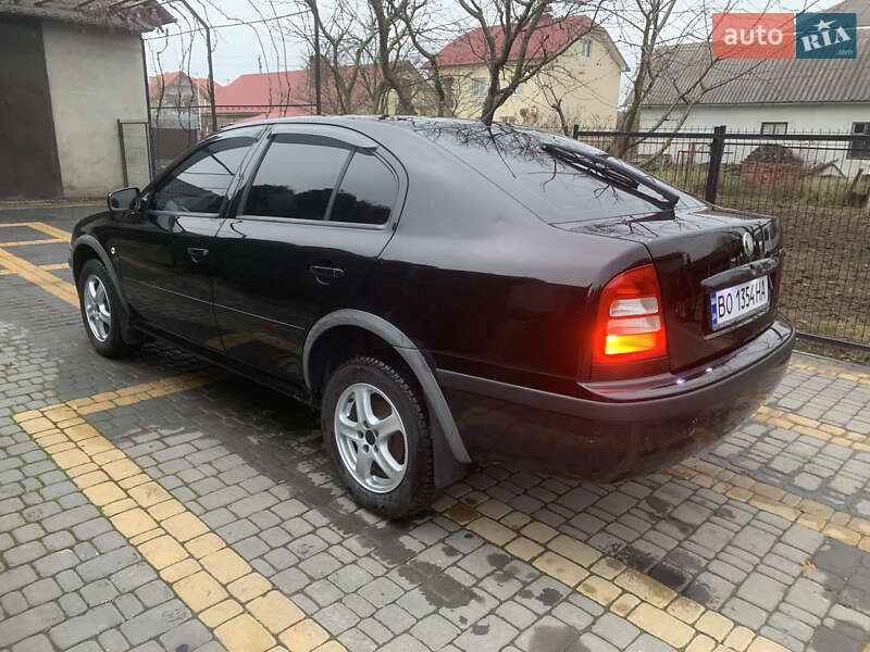 Лифтбек Skoda Octavia 2005 в Бучаче