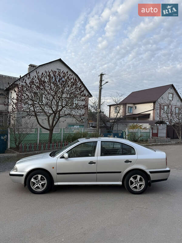 Лифтбек Skoda Octavia 1998 в Чернигове