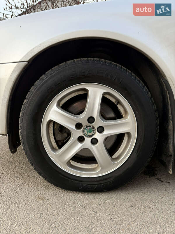 Лифтбек Skoda Octavia 1998 в Чернигове