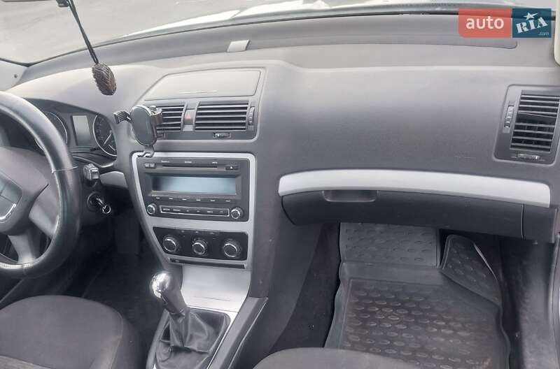 Лифтбек Skoda Octavia 2010 в Сумах